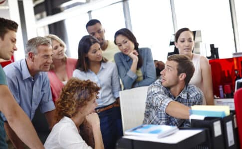 Interaction d'un personnel en entreprise